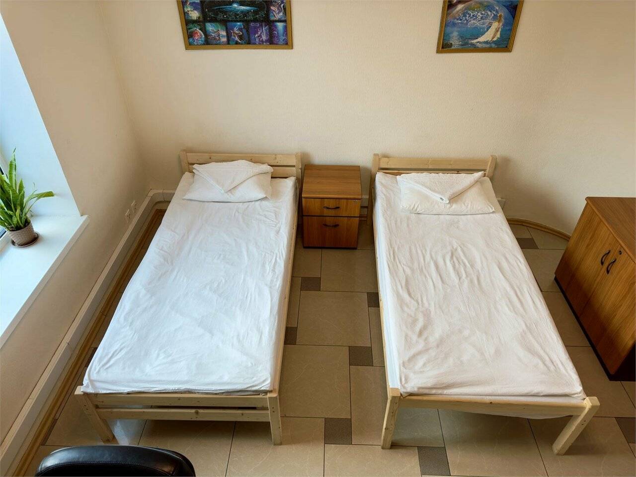 Фотографии номера Двухместная комната c 2 односпальными кроватями с электронным замком в Хостеле Невский Калининград