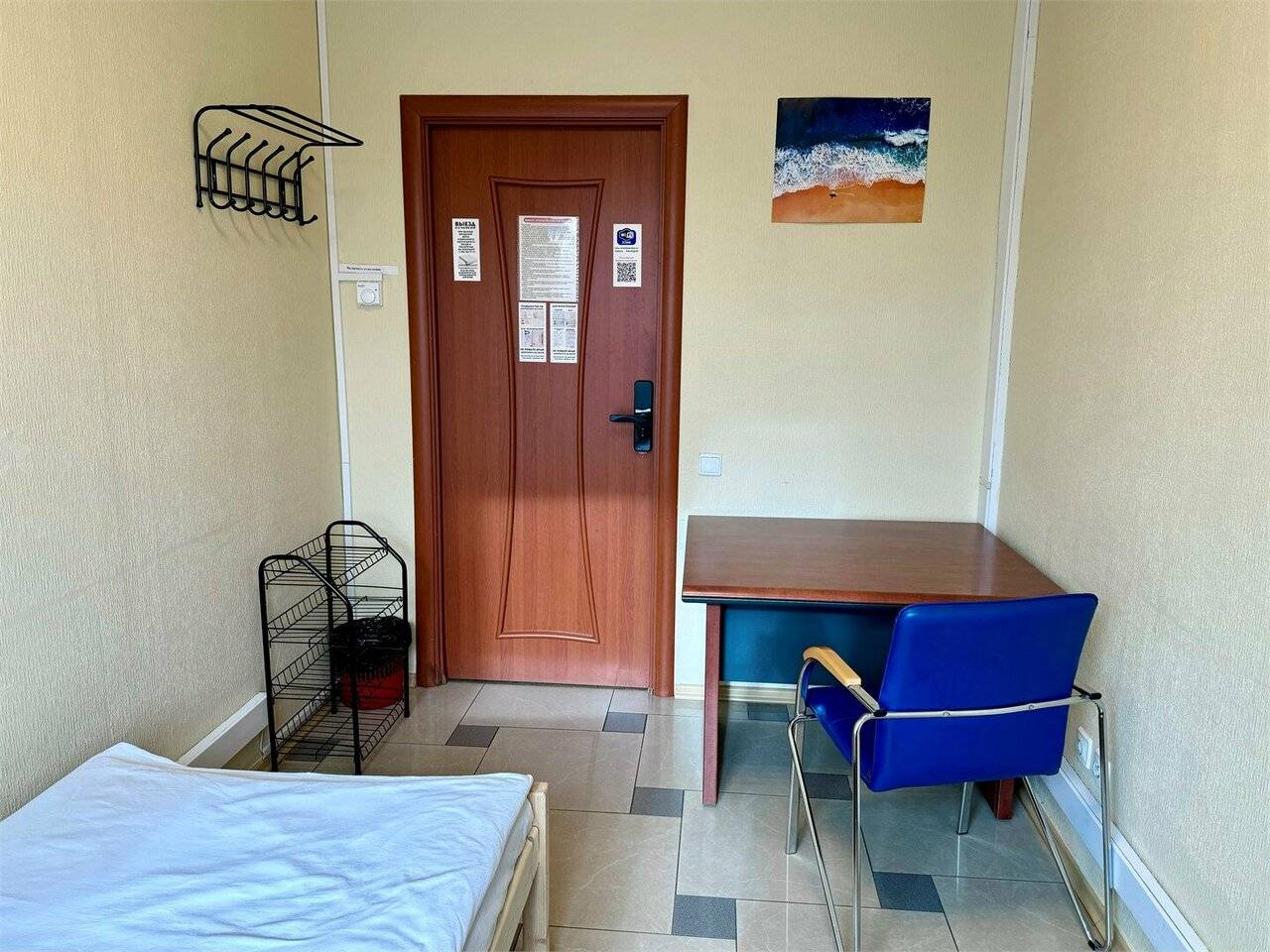 Фотографии номера Одноместная отдельная комната с односпальной кроватью с электронным замком в Хостеле Невский Калининград