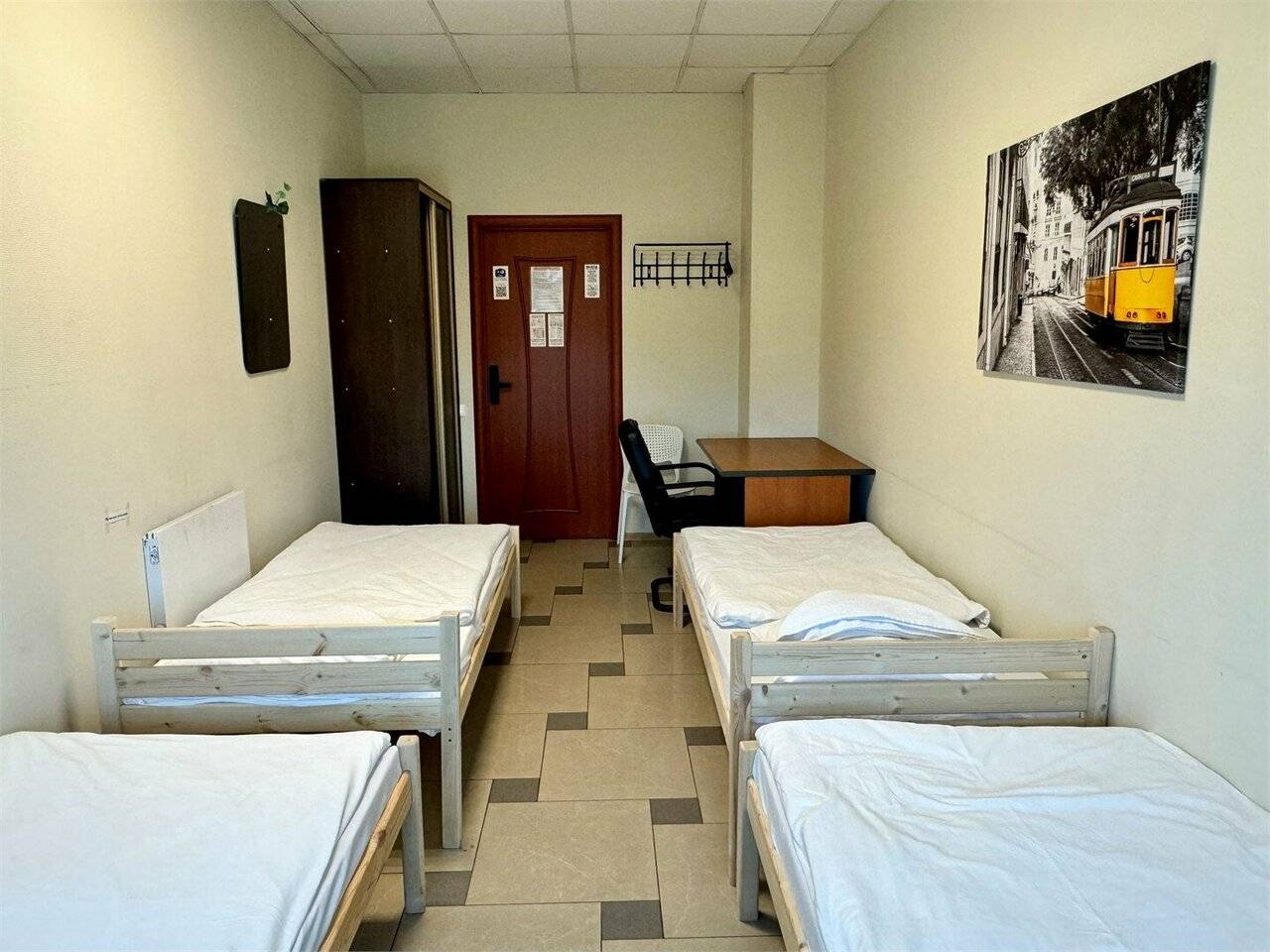 Фотографии номера Кровать в общем номере для мужчин с 4 кроватями в Хостеле Невский Калининград