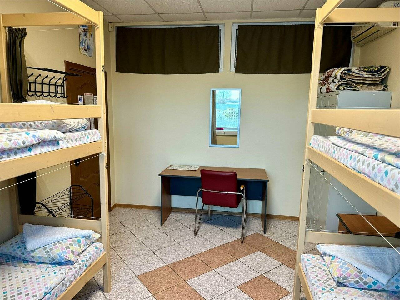 Фотографии номера Спальное место на двухъярусной кровати в общем номере для женщин в Хостеле Невский Калининград