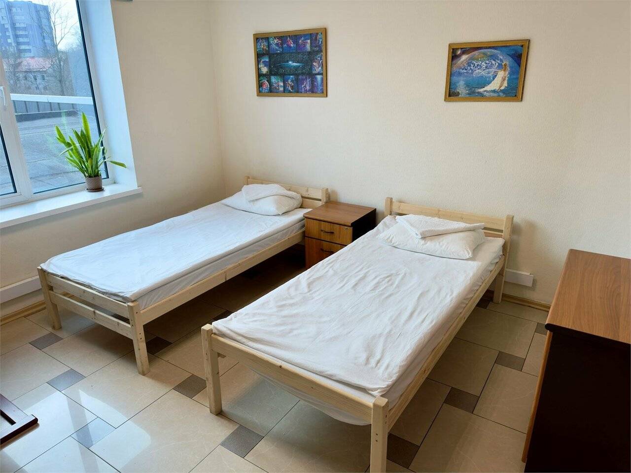 Фотографии номера Двухместная комната c 2 односпальными кроватями с электронным замком в Хостеле Невский Калининград