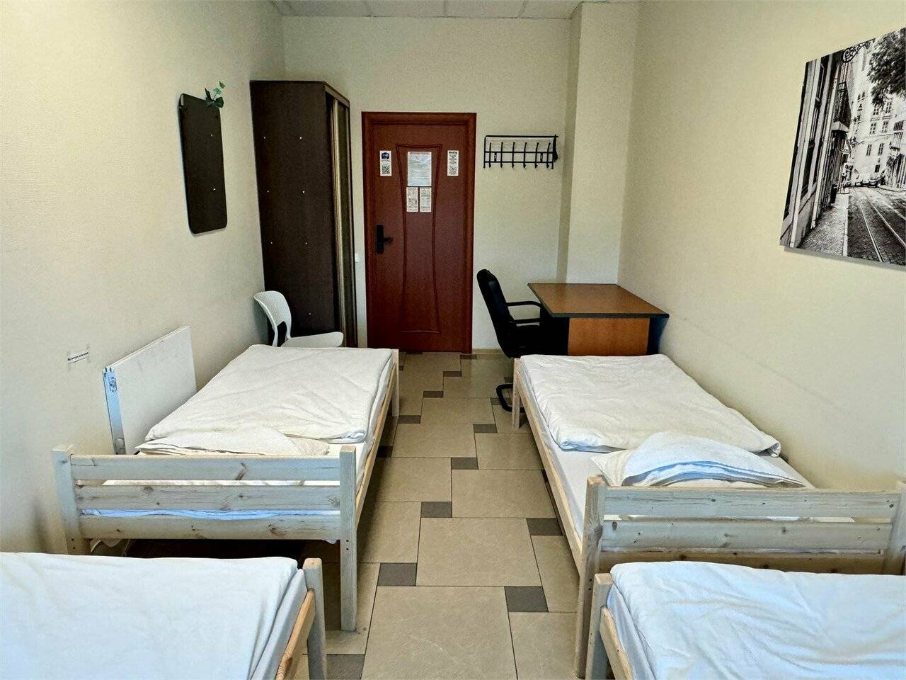 Фотографии номера Кровать в общем номере для мужчин с 4 кроватями в Хостеле Невский Калининград