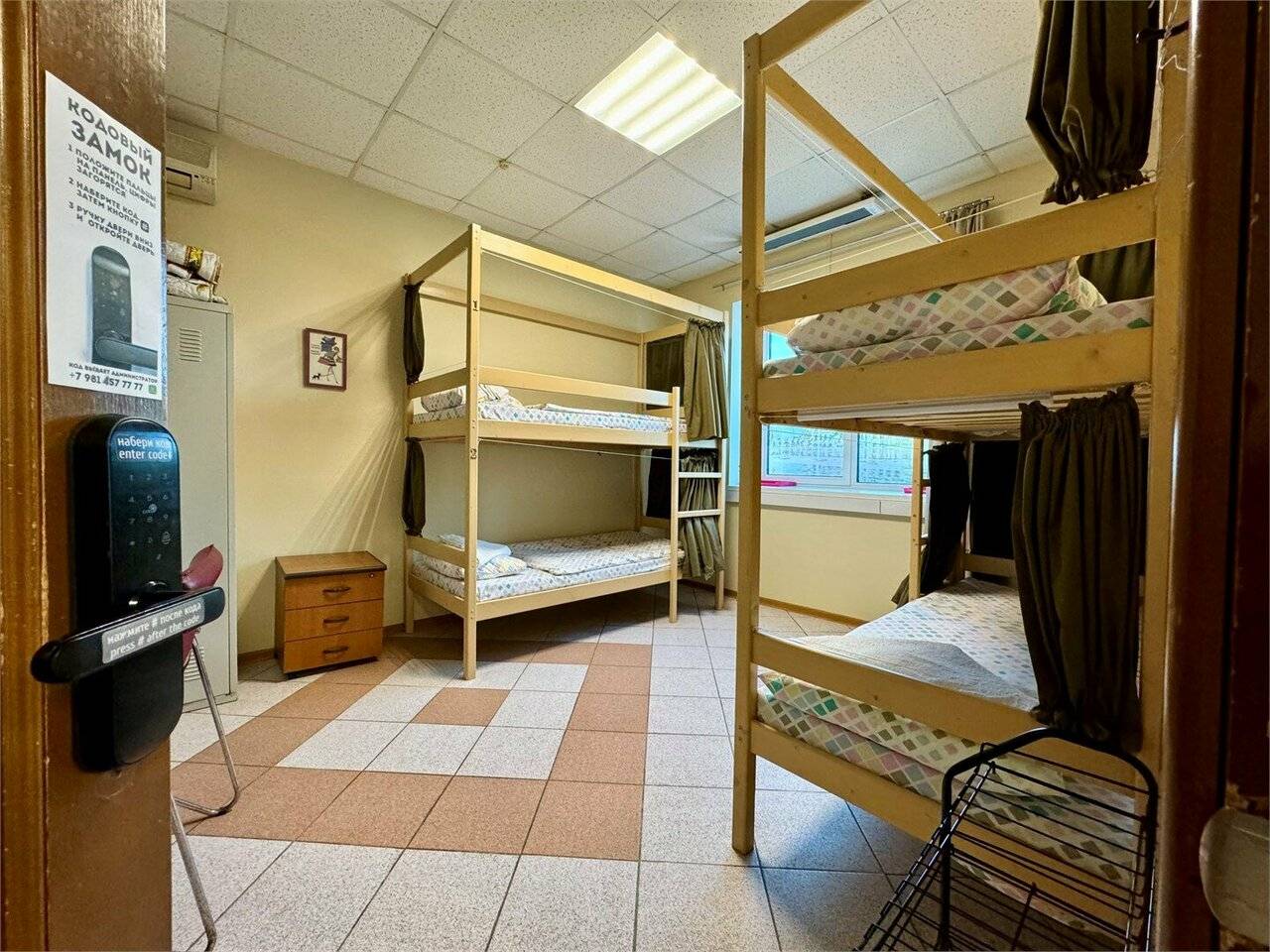 Фотографии номера Спальное место на двухъярусной кровати в общем номере для женщин в Хостеле Невский Калининград