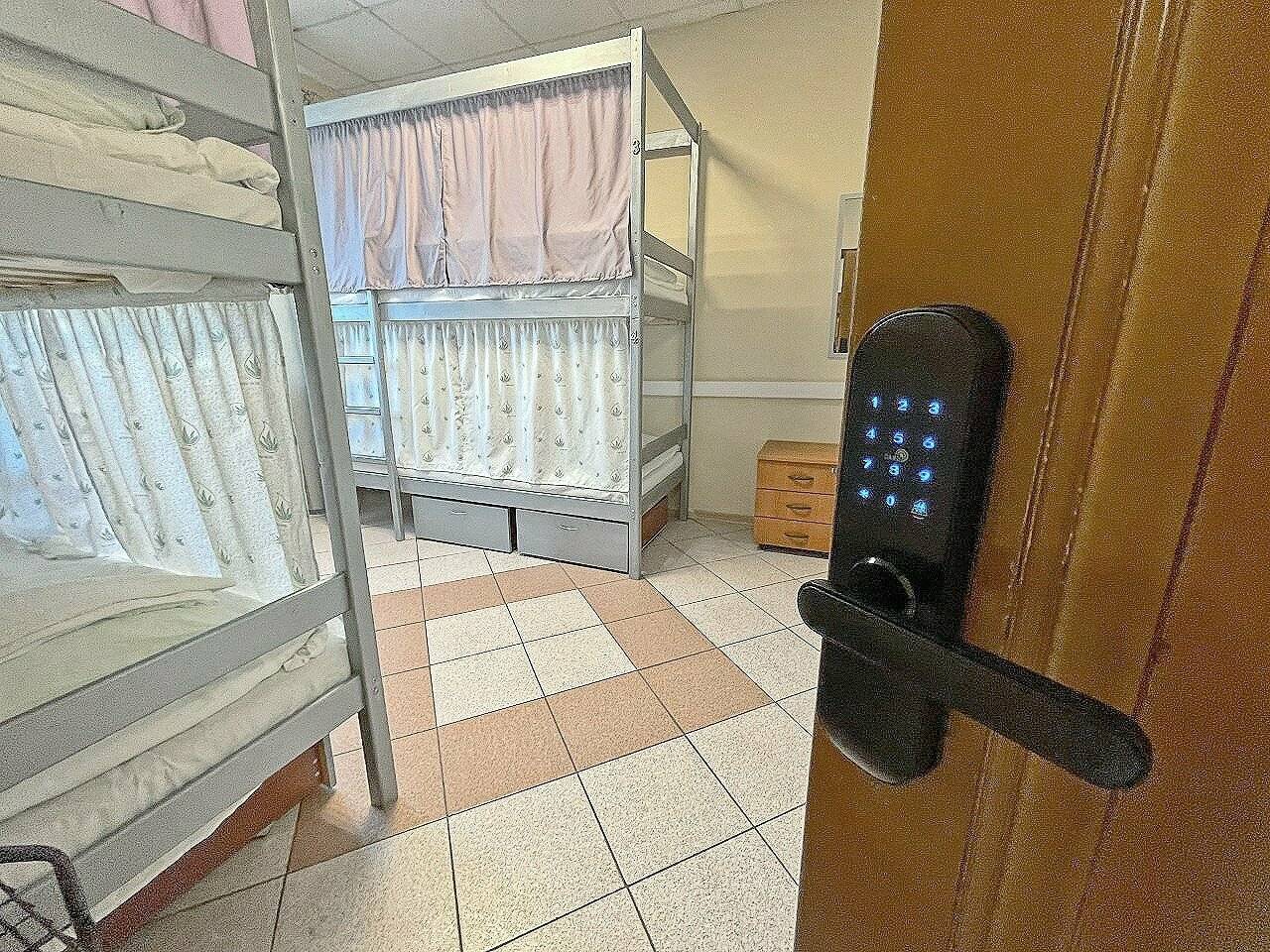 Фотографии номера Кровать в мужской 4х местной комнате с электронным замком в Хостеле Невский Калининград